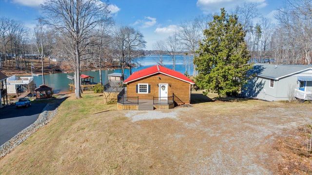 1111 Jefferson Dock RD, Penhook, VA 24137