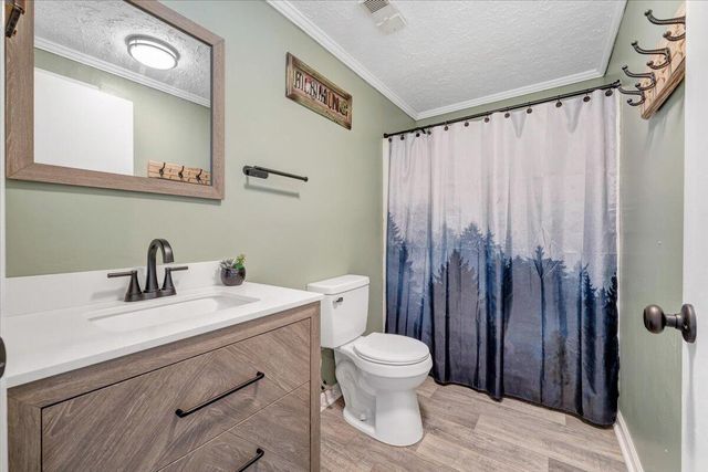 1111 Jefferson Dock RD, Penhook, VA 24137