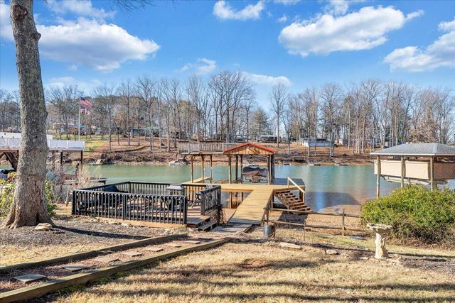 1111 Jefferson Dock RD, Penhook, VA 24137