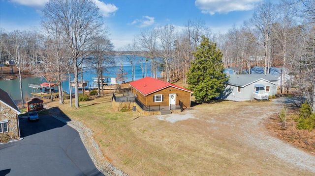1111 Jefferson Dock RD, Penhook, VA 24137
