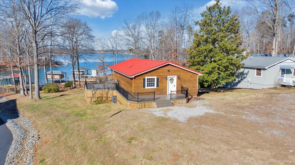 1111 Jefferson Dock RD, Penhook, VA 24137