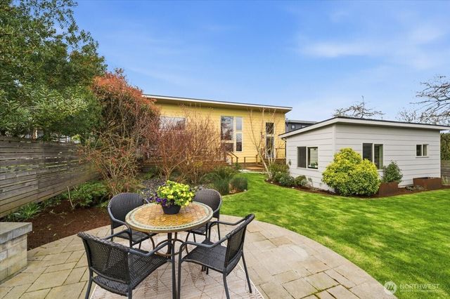 711 N 97th Street, Seattle, WA 98103