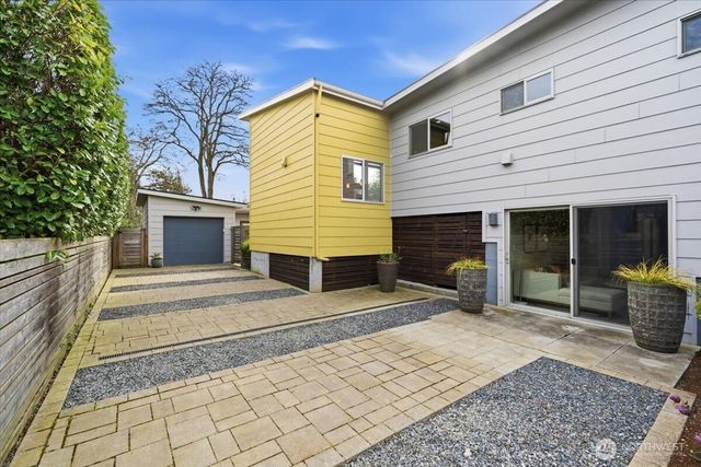 711 N 97th Street, Seattle, WA 98103