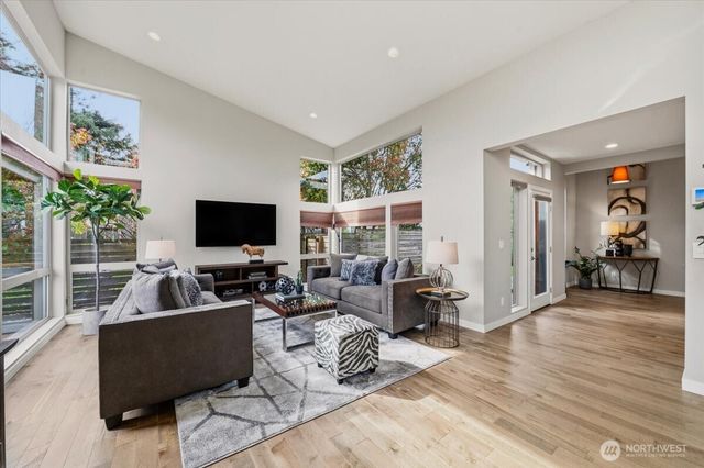 711 N 97th Street, Seattle, WA 98103