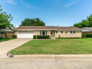4608 Norvell Drive, Haltom City, TX 76117