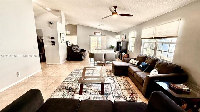 5470 Pine Cir, Coral Springs, FL 33067
