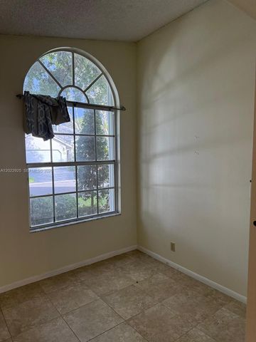 5470 Pine Cir, Coral Springs, FL 33067