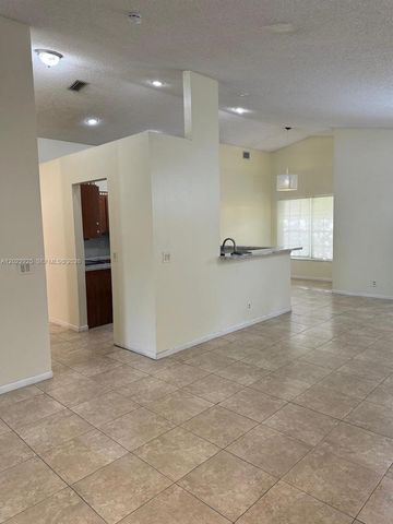 5470 Pine Cir, Coral Springs, FL 33067