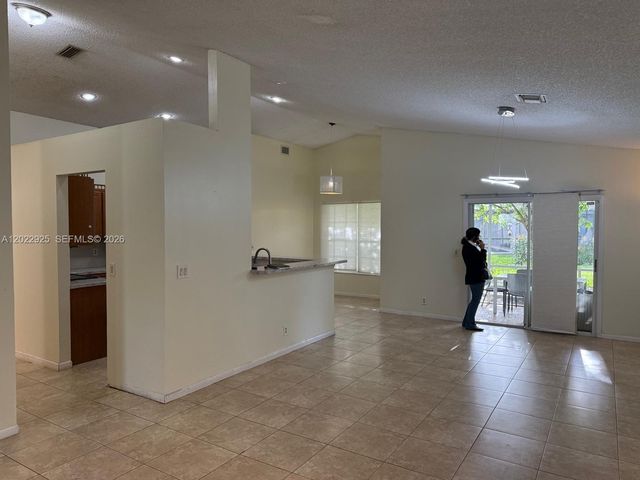 5470 Pine Cir, Coral Springs, FL 33067