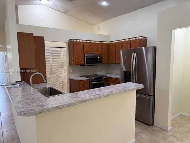 5470 Pine Cir, Coral Springs, FL 33067