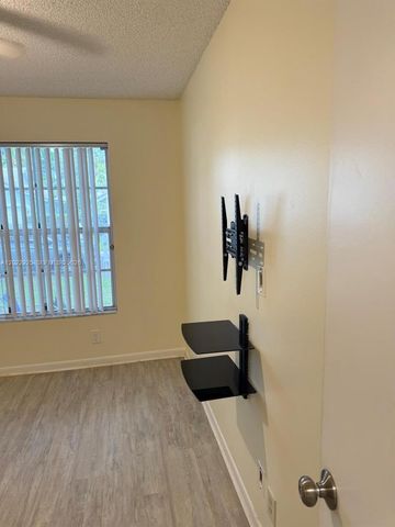 5470 Pine Cir, Coral Springs, FL 33067