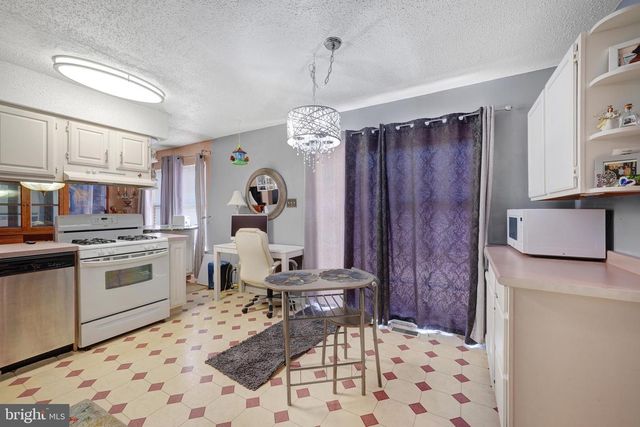 1 ADAMS AVE, Berlin, NJ 08009