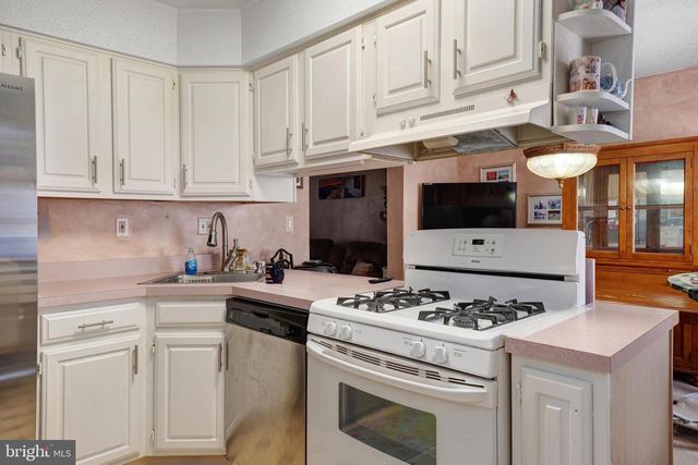 1 ADAMS AVE, Berlin, NJ 08009