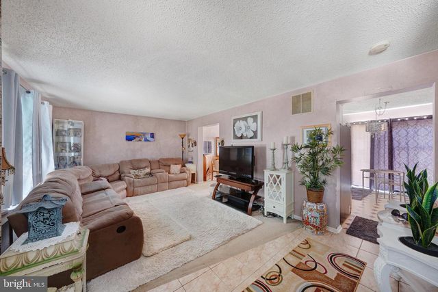 1 ADAMS AVE, Berlin, NJ 08009