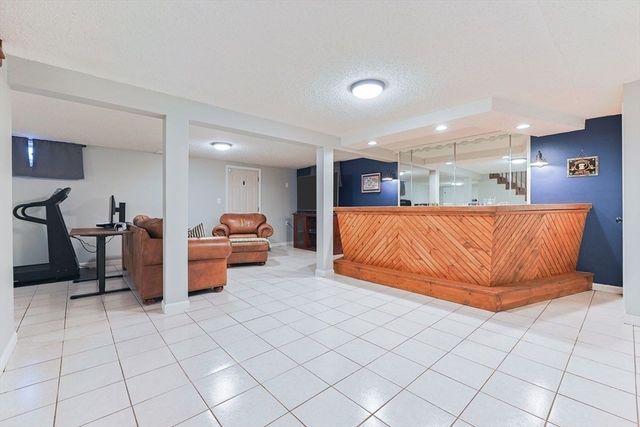 109 Partridge Cir, Taunton, MA 02780