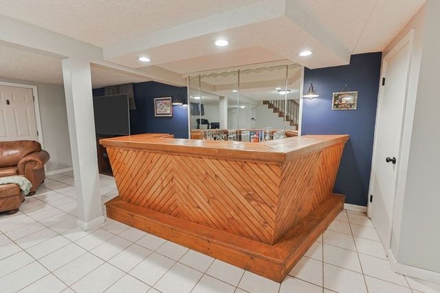 109 Partridge Cir, Taunton, MA 02780