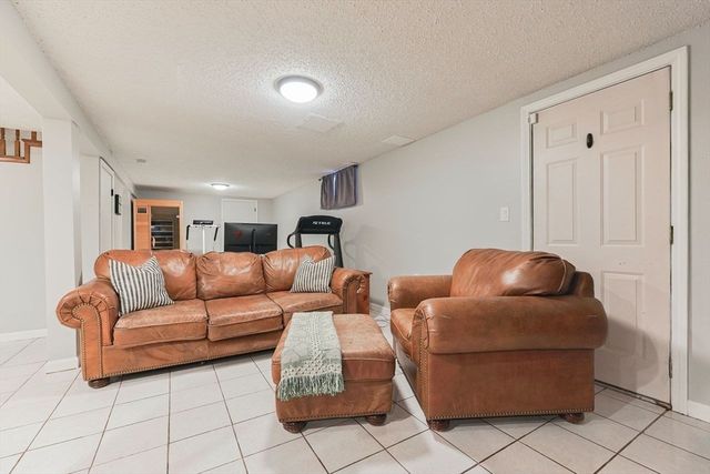 109 Partridge Cir, Taunton, MA 02780