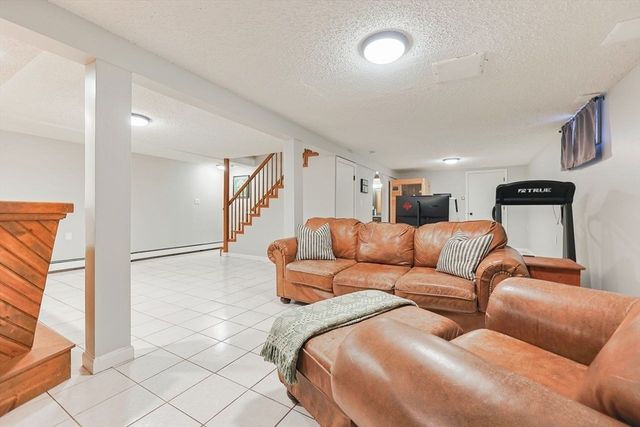 109 Partridge Cir, Taunton, MA 02780