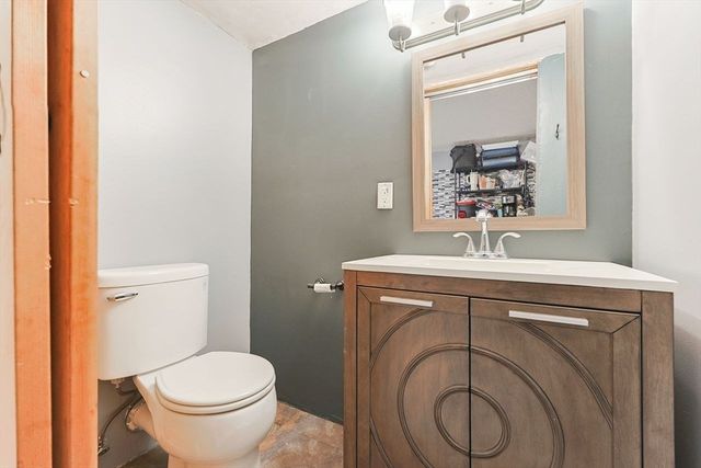 109 Partridge Cir, Taunton, MA 02780