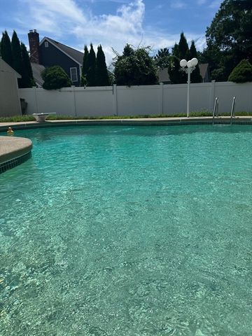 109 Partridge Cir, Taunton, MA 02780