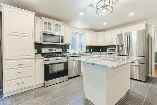 109 Partridge Cir, Taunton, MA 02780