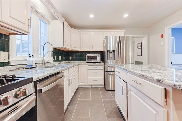 109 Partridge Cir, Taunton, MA 02780