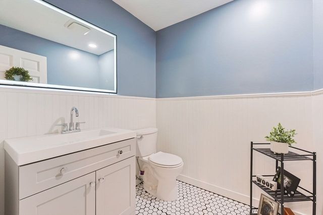 109 Partridge Cir, Taunton, MA 02780