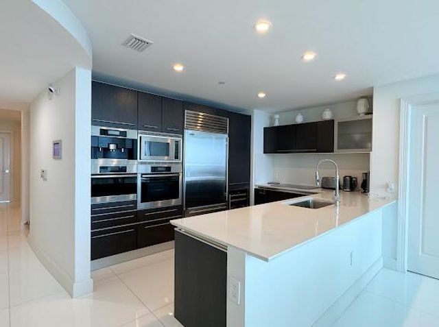 17001 Collins Avenue 4204, Sunny Isles Beach, FL 33160