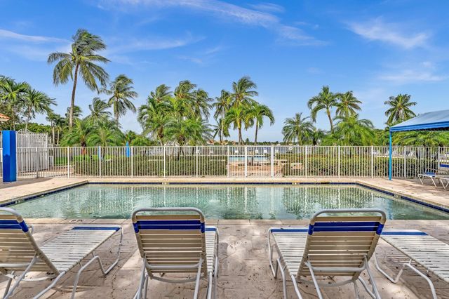 7445 Rockbridge Circle, Lake Worth, FL 33467