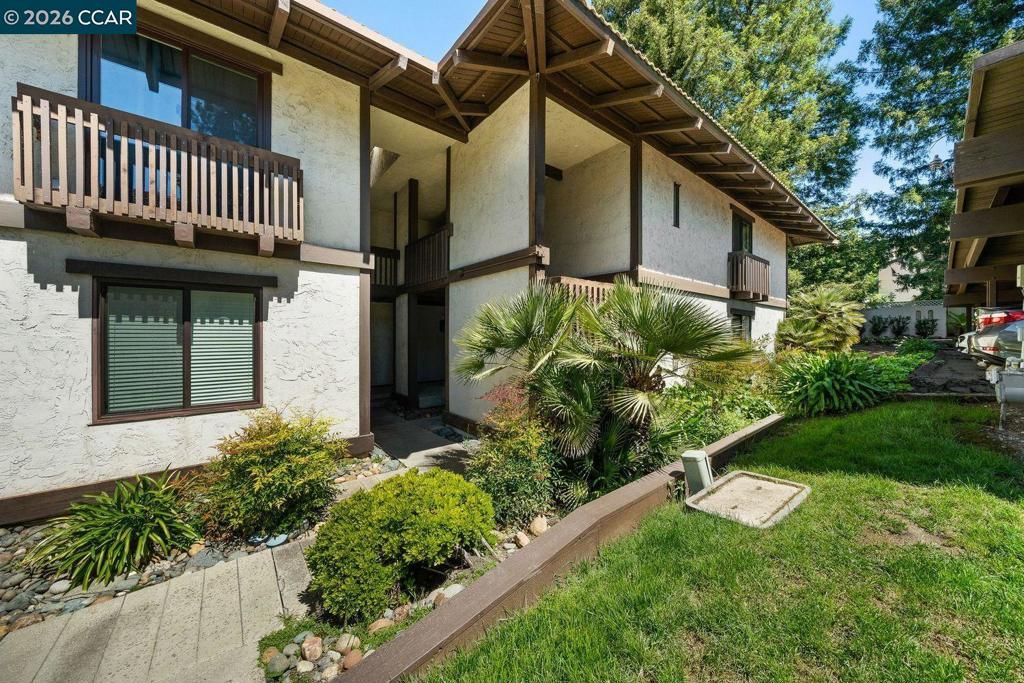 Image 2 of property listing at 1476 Camino Peral C, Moraga, CA 94556