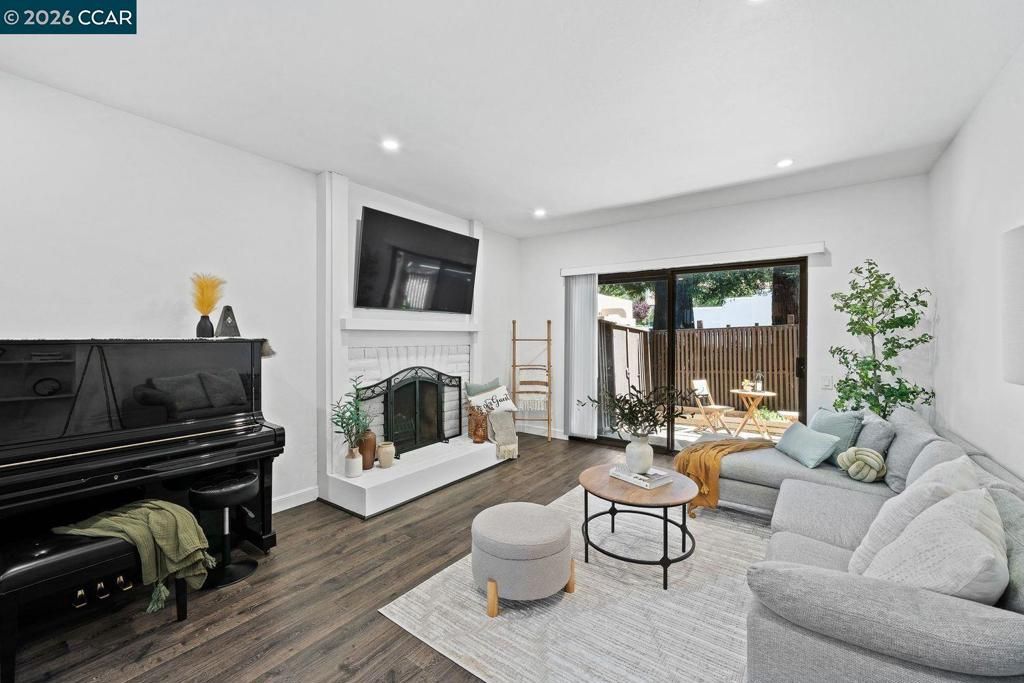 Image 4 of property listing at 1476 Camino Peral C, Moraga, CA 94556