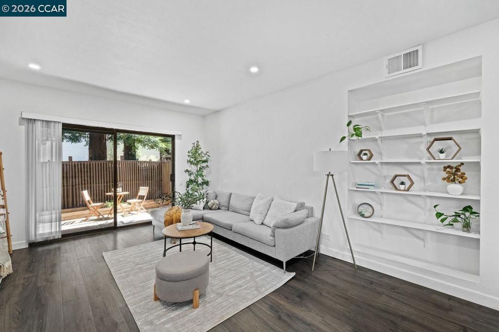 Image 5 of property listing at 1476 Camino Peral C, Moraga, CA 94556
