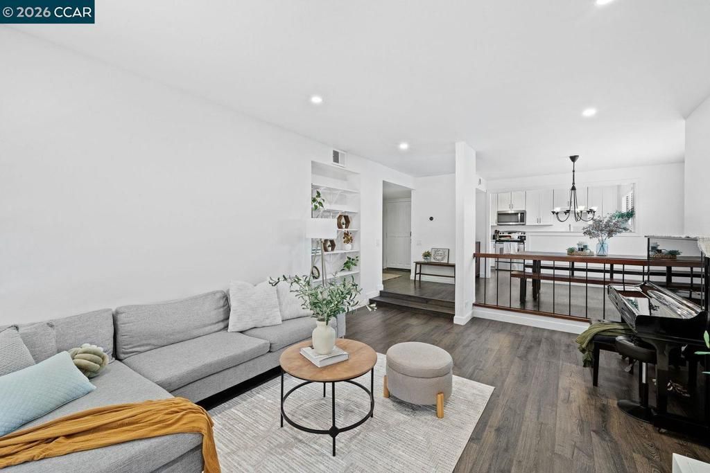 Image 6 of property listing at 1476 Camino Peral C, Moraga, CA 94556