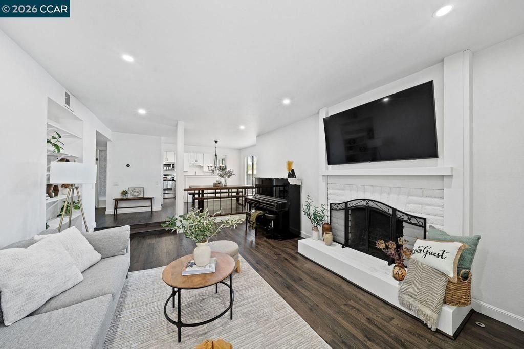 Image 7 of property listing at 1476 Camino Peral C, Moraga, CA 94556