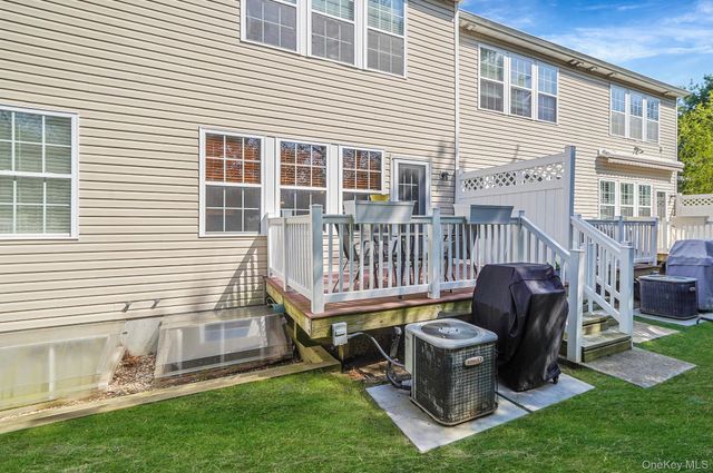6 Sugar Pine Lane, Bay Shore, NY 11706