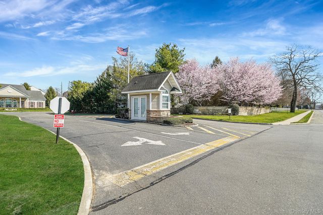 6 Sugar Pine Lane, Bay Shore, NY 11706