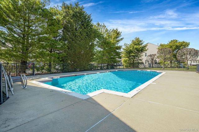 6 Sugar Pine Lane, Bay Shore, NY 11706