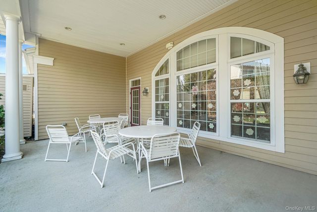 6 Sugar Pine Lane, Bay Shore, NY 11706