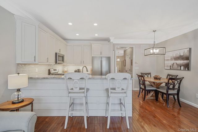 6 Sugar Pine Lane, Bay Shore, NY 11706