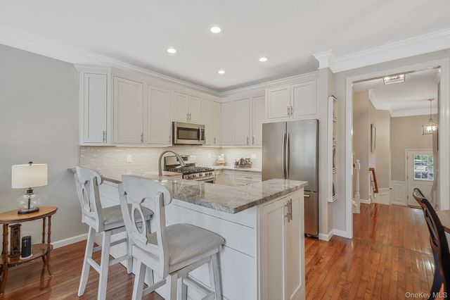 6 Sugar Pine Lane, Bay Shore, NY 11706