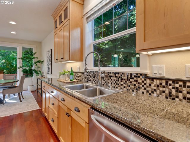 10230 Nw LANGWORTHY Ter, Portland, OR 97229