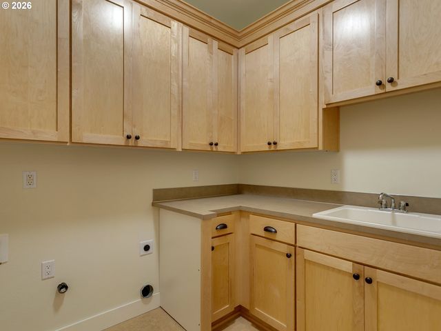 10230 Nw LANGWORTHY Ter, Portland, OR 97229