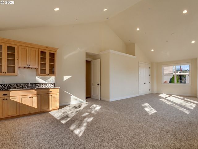10230 Nw LANGWORTHY Ter, Portland, OR 97229