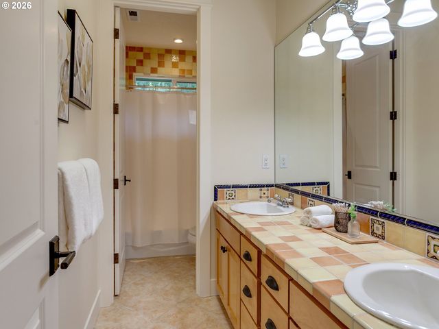 10230 Nw LANGWORTHY Ter, Portland, OR 97229