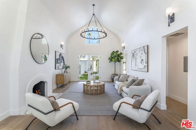 216 S Almont Drive, Beverly Hills, CA 90211