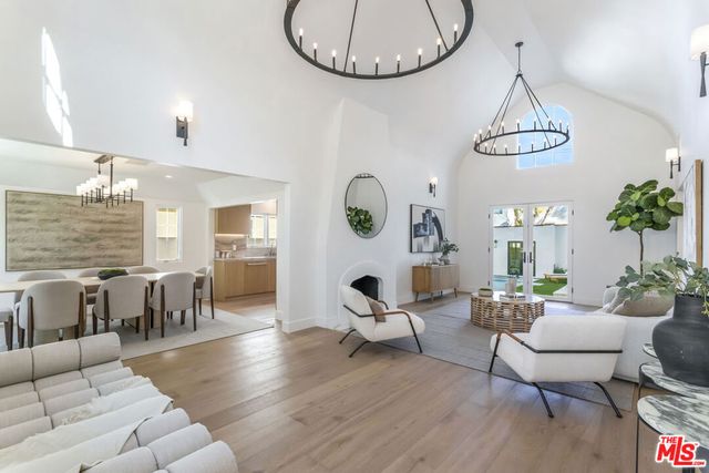 216 S Almont Drive, Beverly Hills, CA 90211