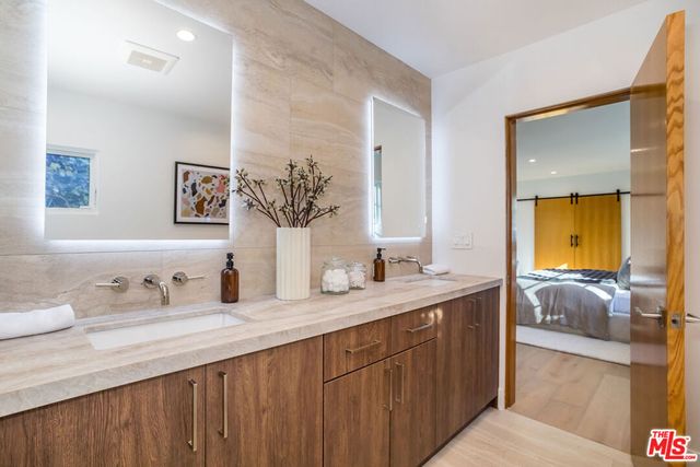 216 S Almont Drive, Beverly Hills, CA 90211