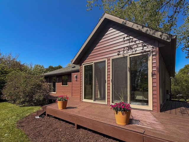 6283 ONWENTSIA Trail, Oregon, WI 53575