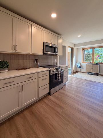 6283 ONWENTSIA Trail, Oregon, WI 53575