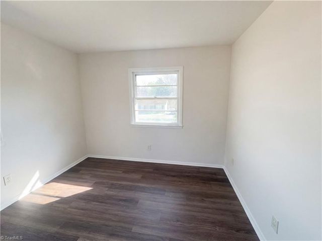 1447 E Sedgefield Drive, Winston-salem, NC 27107